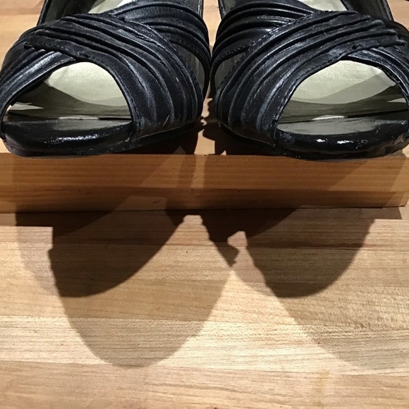 Steve Madden “Banks” peep toe wedge heel. 9.5 - Picture 5 of 8